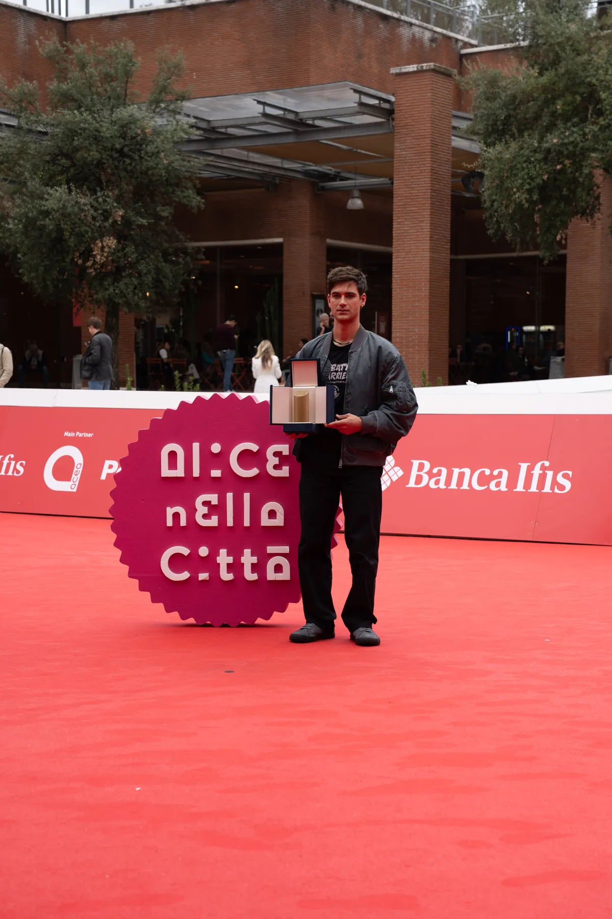 Giacomo Mazzariol con il Premio Raffaella Fioretta, 24 ottobre